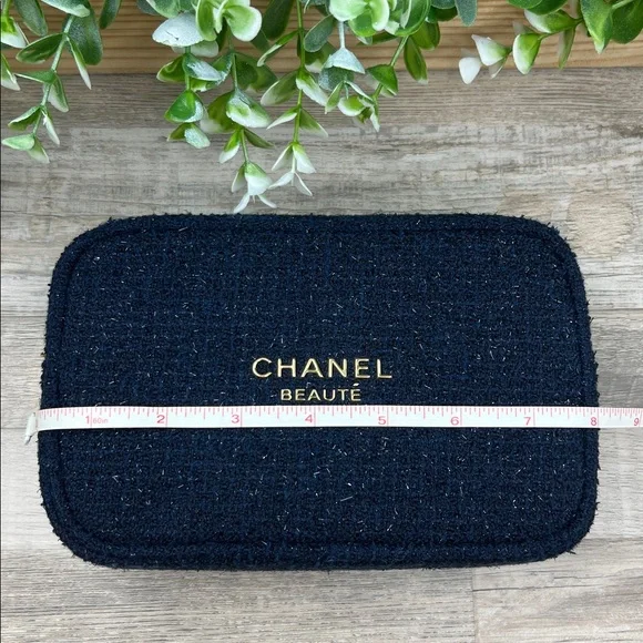 CHANEL Beauty Makeup Bag 2025 HOLIDAY LIMITED EDITION NIB AUTHENTIC - Picture 15 of 16
